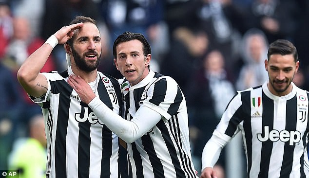 Higuain lập hat-trick, Juventus đại thắng 7-0