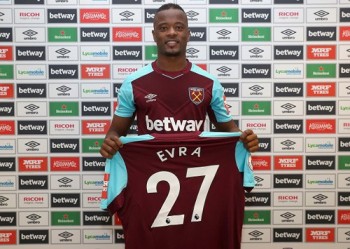 Cựu binh Evra tái xuất Premier League, đối đầu với MU