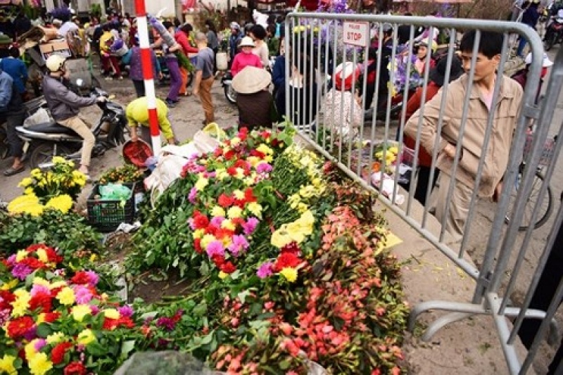 hoa dat gap doi socola iphone x chay hang dip valentine