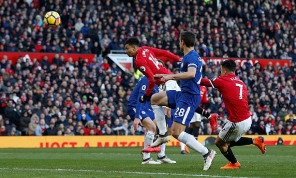 man utd danh bai chelsea tro lai nhi bang ngoai hang anh