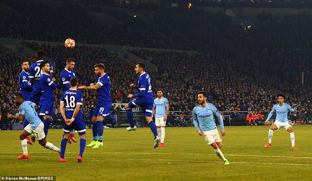 voi 10 nguoi man city van nguoc dong ha schalke 04