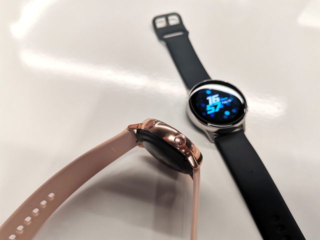 can canh bo do choi galaxy watch active va galaxy buds tai viet nam