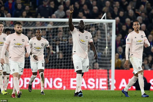 Crystal Palace 1-3 Man Utd: Lukaku lập cú đúp