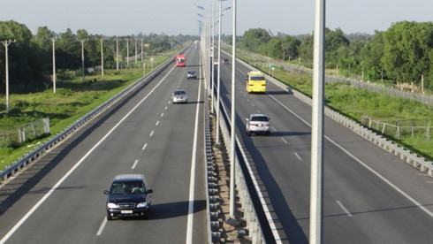 xuat hien nhieu vet nut tren cao toc da nang quang ngai