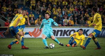 Messi lập siêu phẩm sút phạt, Barcelona vẫn bị chia điểm thất vọng