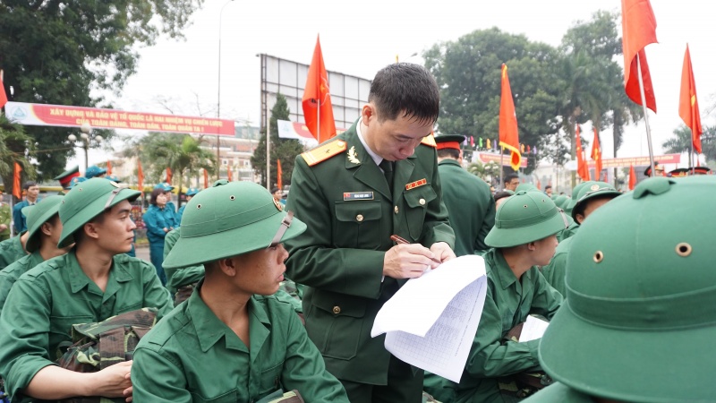 thanh pho thai nguyen tung bung le giao nhan quan nam 2018