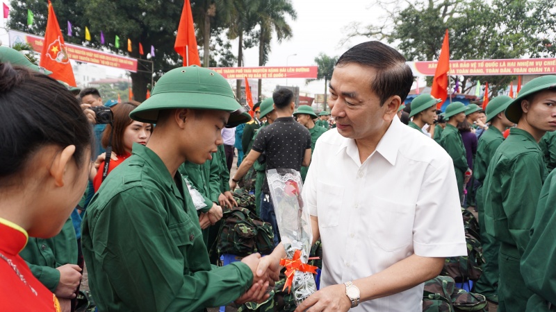 thanh pho thai nguyen tung bung le giao nhan quan nam 2018