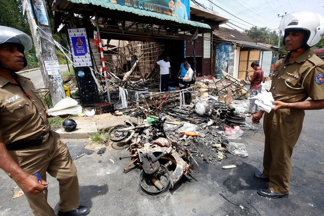 facebook bi cam tiet o sri lanka