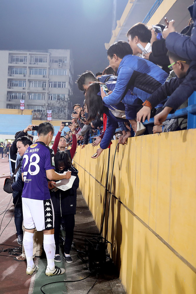 ngoi sao u23 viet nam da chinh ha noi fc thang nhe tran mo man v league