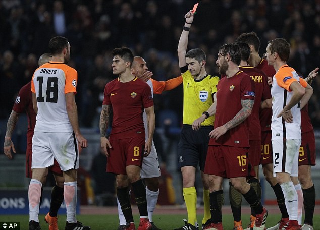 nguoi cu cua man city dua as roma vao tu ket champions league