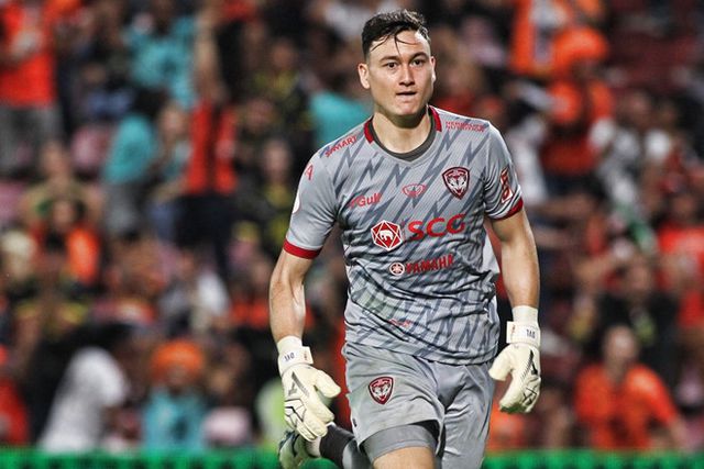 van lam choi an tuong muangthong gianh 3 diem o thai league