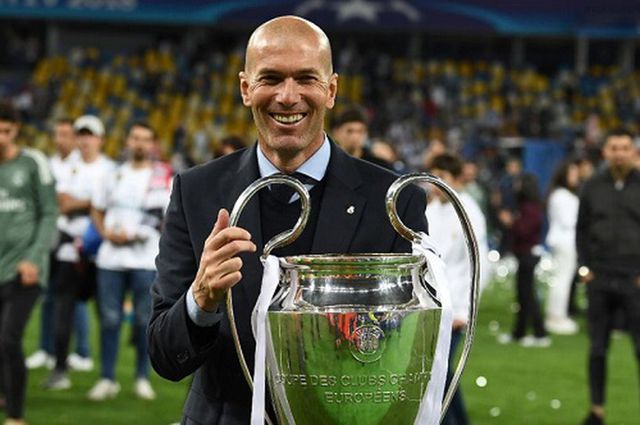 tro ve real madrid zidane dang danh bac voi chinh minh