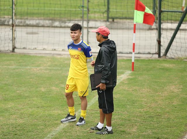 quang hai chan thuong hlv park hang seo lo lang