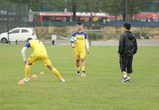 quang hai chan thuong hlv park hang seo lo lang