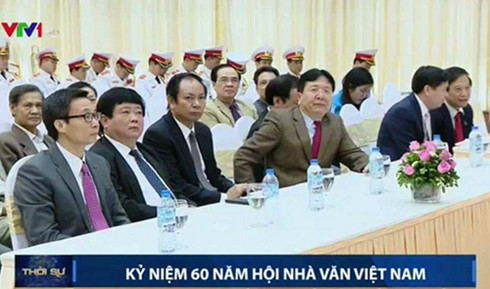 van hoc gop phan nuoi duong xay dung nhan cach con nguoi viet nam