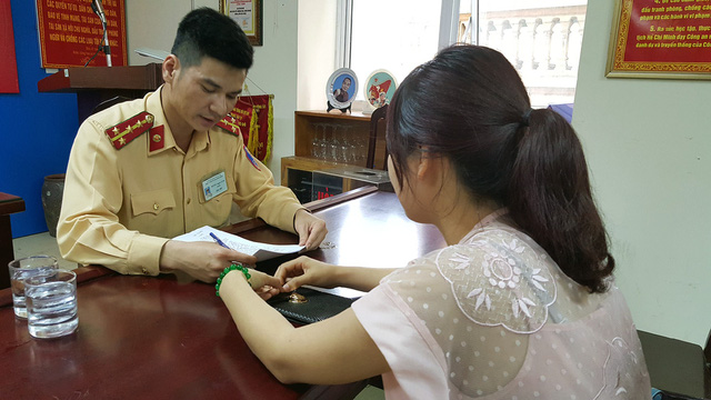 vi sao tai xe o to di nguoc chieu tren cau nhat tan bi phat nhe