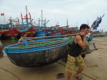 Chủ tịch tỉnh chỉ đạo làm rõ vụ xã dùng tiền đền bù để... đi du lịch