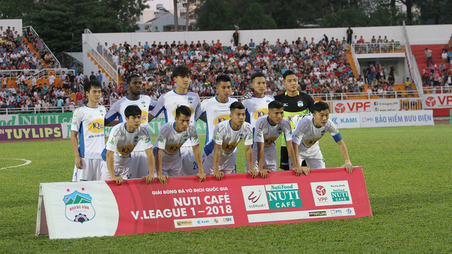 bau duc chua noi chuyen bo v league voi cac cau thu ha gia lai