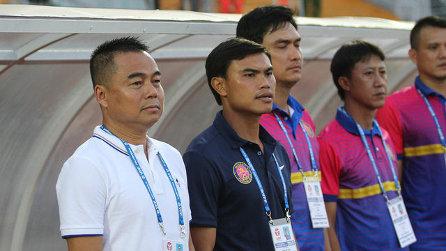 bau duc chua noi chuyen bo v league voi cac cau thu ha gia lai