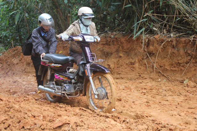 Nghịch lý: Giáo viên thất nghiệp đi bán cà phê, trường học “chắp vá” vì thiếu giáo viên