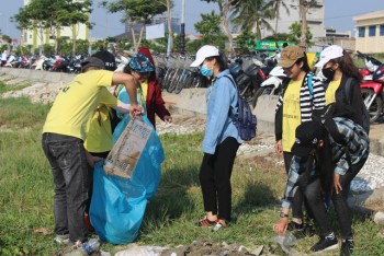 Hơn 1.000 sinh viên, người dân cùng ra quân làm sạch môi trường