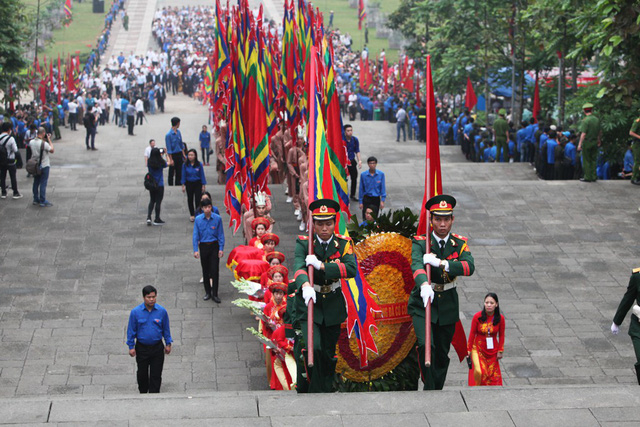 thu tuong nguyen xuan phuc dang huong tuong nho cac vua hung