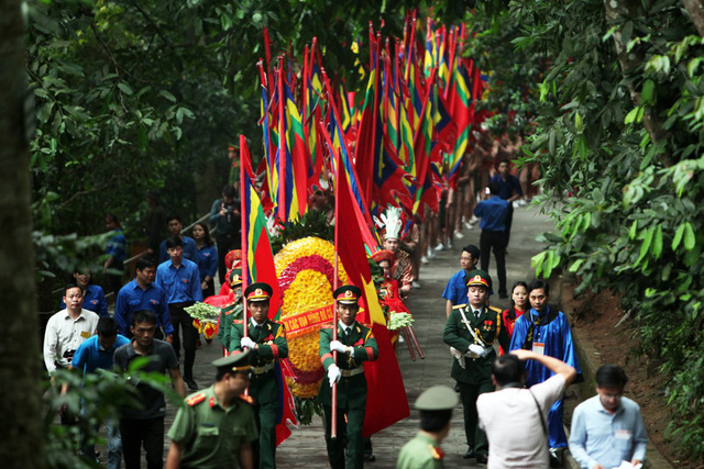 thu tuong nguyen xuan phuc dang huong tuong nho cac vua hung