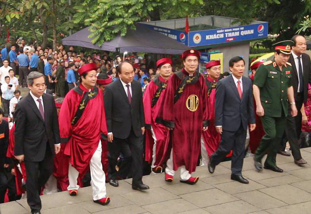 thu tuong nguyen xuan phuc dang huong tuong nho cac vua hung