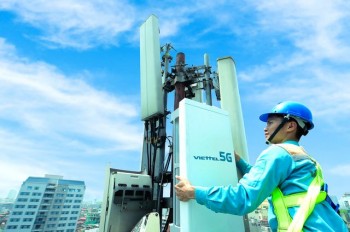 Viettel chính thức phát sóng trạm 5G đầu tiên của Việt Nam