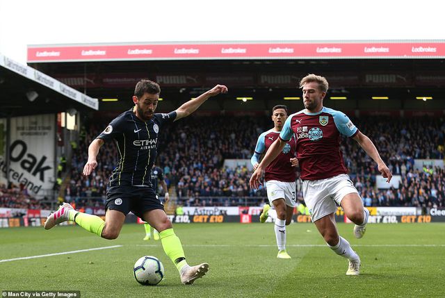 thang nhoc nhan burnley man city tro lai ngoi dau bang