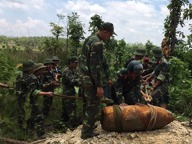 San ủi vườn phát hiện quả bom nặng hơn 300 kg