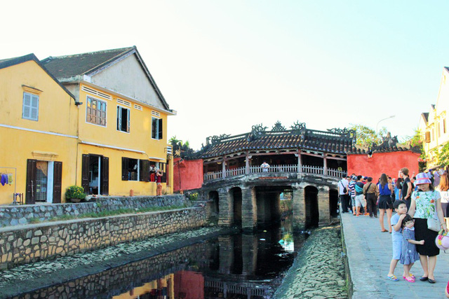 ngam ve dep binh di lam say long du khach cua pho co hoi an