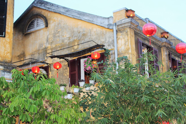 ngam ve dep binh di lam say long du khach cua pho co hoi an