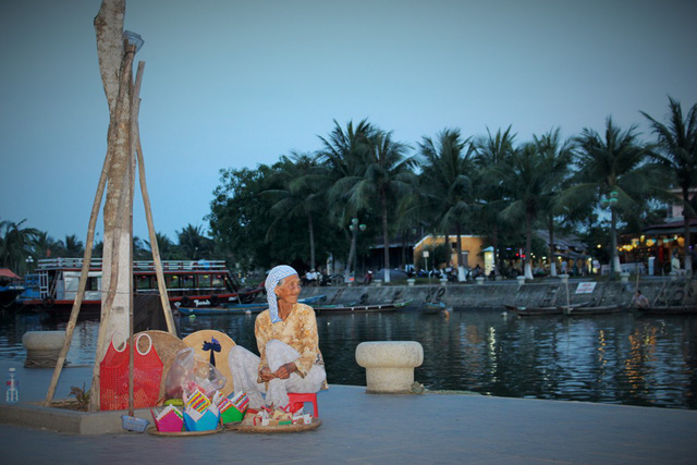 ngam ve dep binh di lam say long du khach cua pho co hoi an