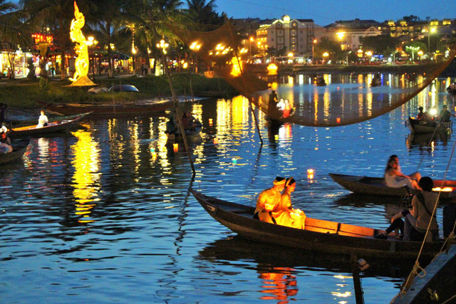 ngam ve dep binh di lam say long du khach cua pho co hoi an