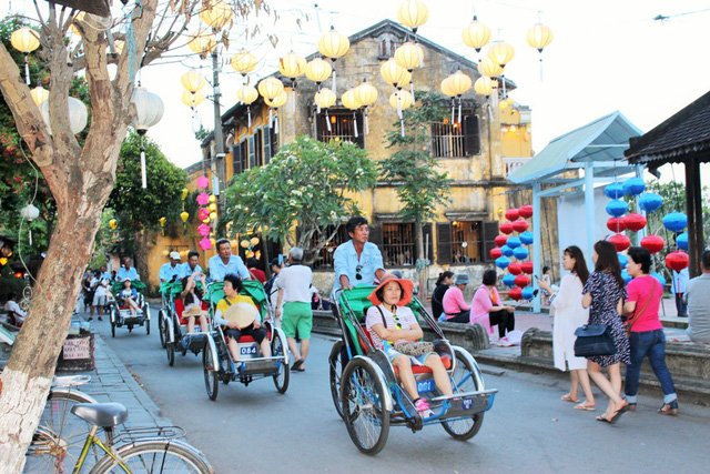 ngam ve dep binh di lam say long du khach cua pho co hoi an