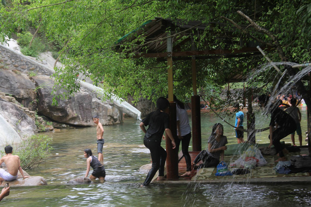 Hàng loạt khu du lịch không phép mọc lên ở Suối Lương