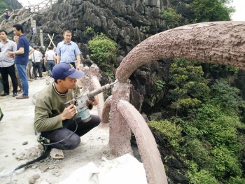 Hết hạn tháo dỡ, công trình khủng xâm hại Tràng An vẫn “dậm chân tại chỗ”