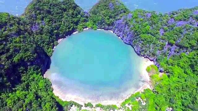 chiem nguong dao mat rong con mat huyen bi tren vinh ha long