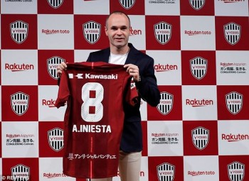 Iniesta rạng rỡ ra mắt CLB mới