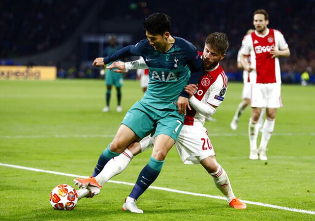 ajax 2 3 tottenham man loi nguoc dong kho tin