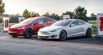 Xe Tesla có thể tự phát hiện lỗi và đặt dịch sửa chữa