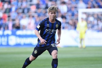 Tân HLV Incheon United nhận xét thẳng thắn về điểm yếu của Công Phượng