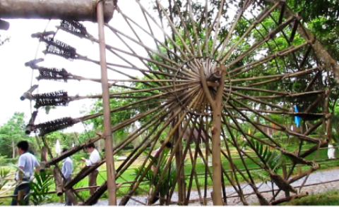 dua tre em thanh pho ve cac xa nong thon moi hoc lam nong dan