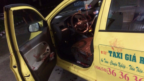 tai xe taxi bi cuop dam gan 10 nhat trong dem