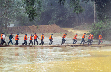 di xem dien tap ung pho lut bao 3 nguoi dan bi thuong