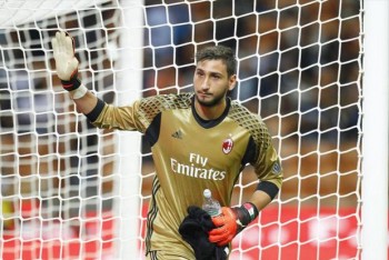 AC Milan dùng “luật rừng” ép Donnarumma ở lại