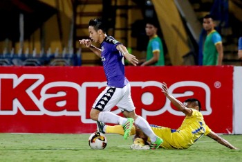 Nhóm đầu níu chân nhau để CLB Hà Nội vô địch lượt đi V-League