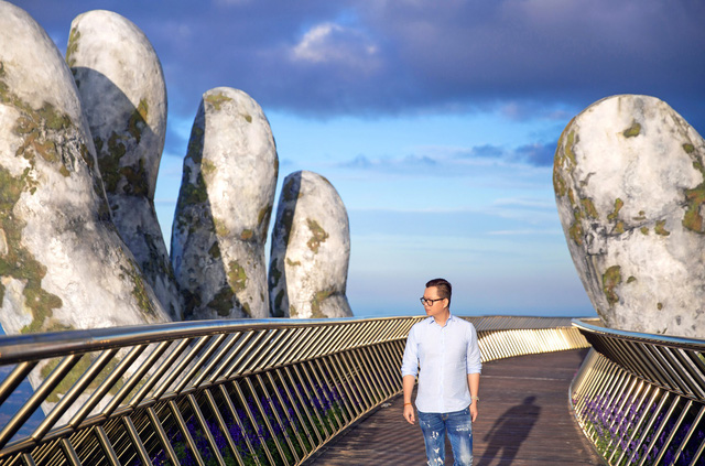 Đạo diễn Long Kan hé lộ sàn catwalk “lơ lửng giữa không trung” dao dien long kan he lo san catwalk lo lung giua khong trung