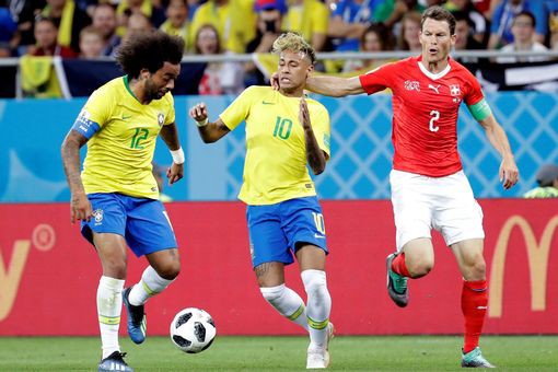 brazil 1 1 thuy si sieu pham cua coutinho la chua du